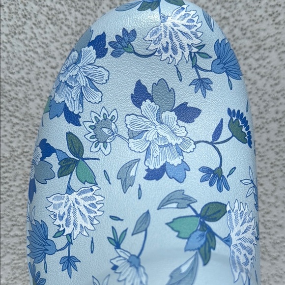 ✨Host pick✨CROCS Dual Comfort   floral clogs - Picture 4 of 10